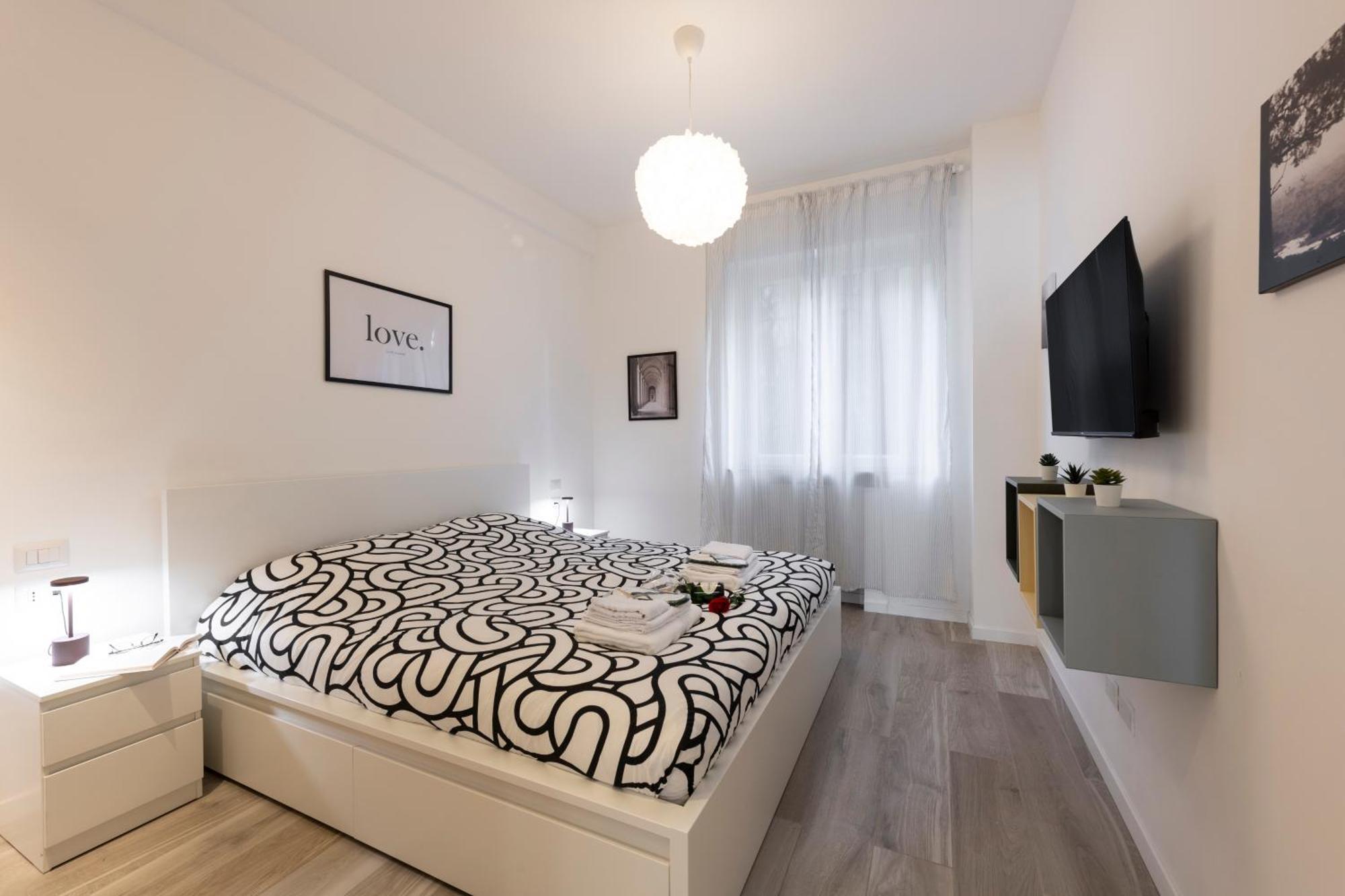 Caracciolo, 28 - Ampio Per 5, Posizione Perfetta Appartement