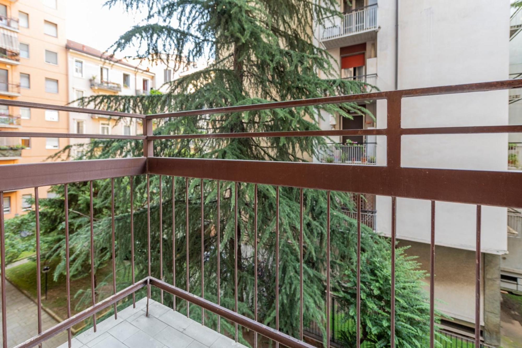 Caracciolo, 28 - Ampio Per 5, Posizione Perfetta Appartement