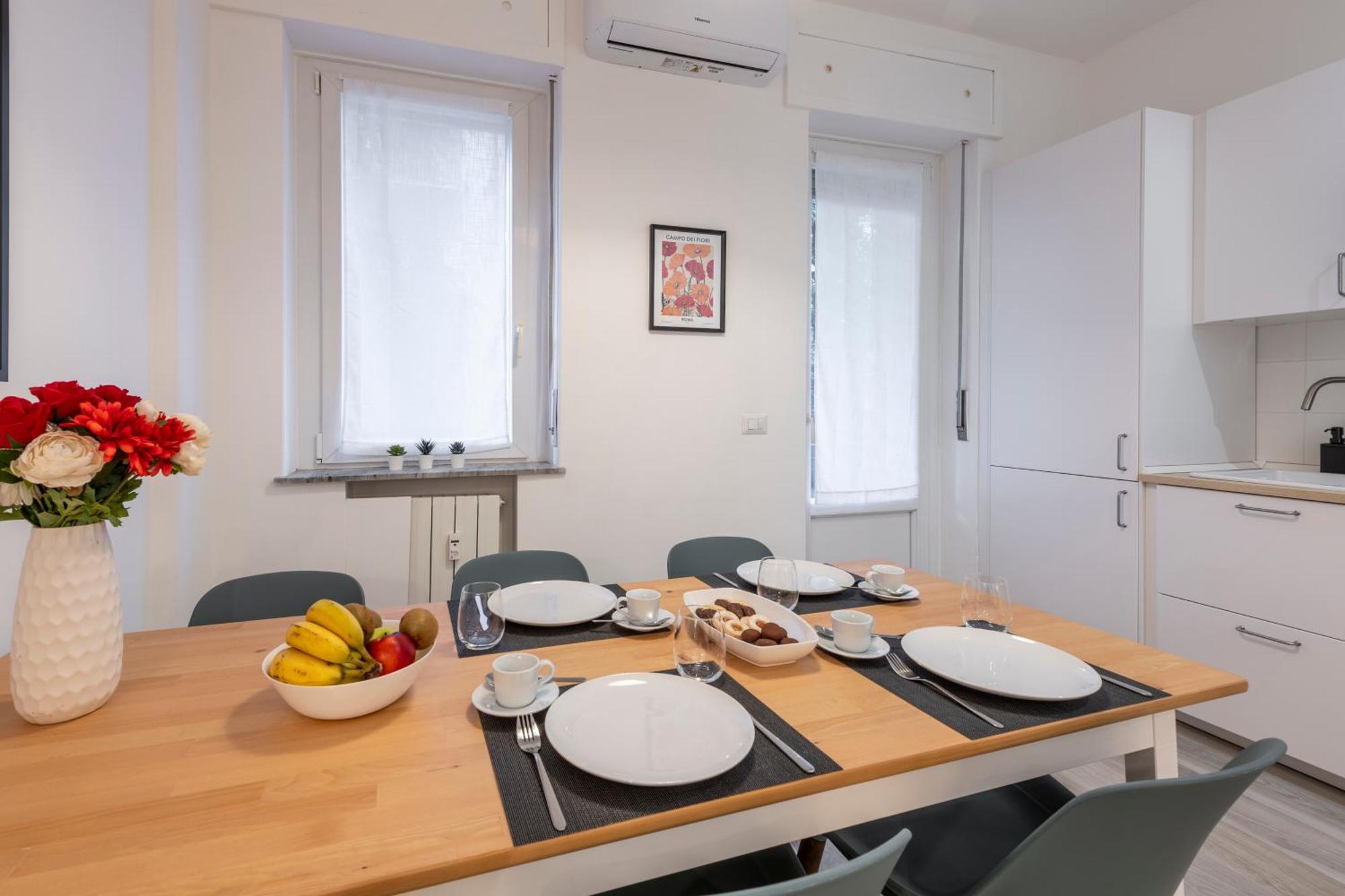 Caracciolo, 28 - Ampio Per 5, Posizione Perfetta Appartement