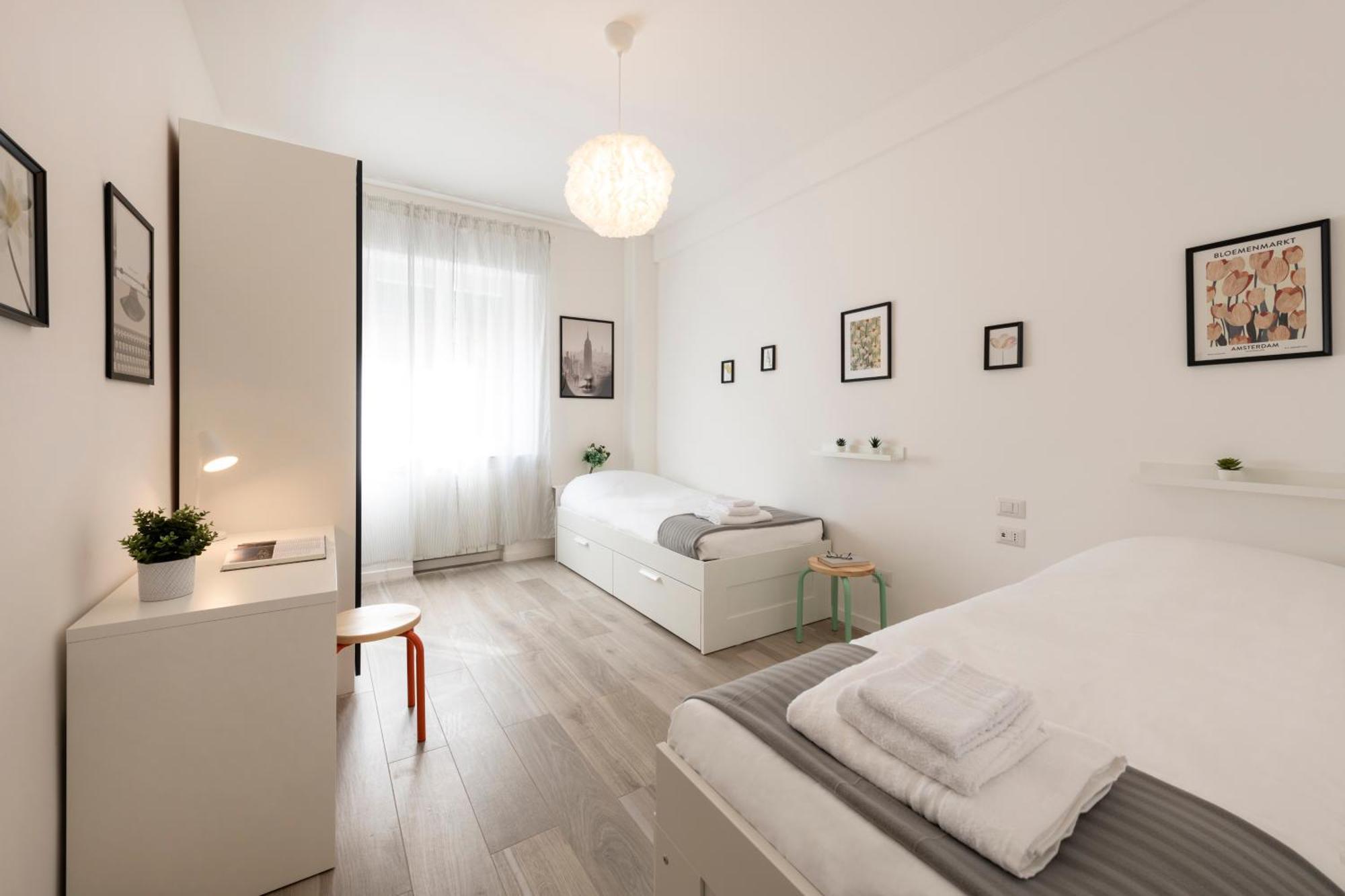 Caracciolo, 28 - Ampio Per 5, Posizione Perfetta Appartement *